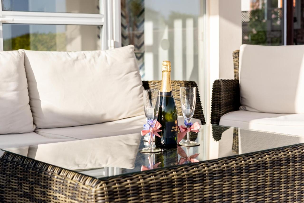 Villa Marina Sunrise By Ezoria Villas Coral Bay Buitenkant foto