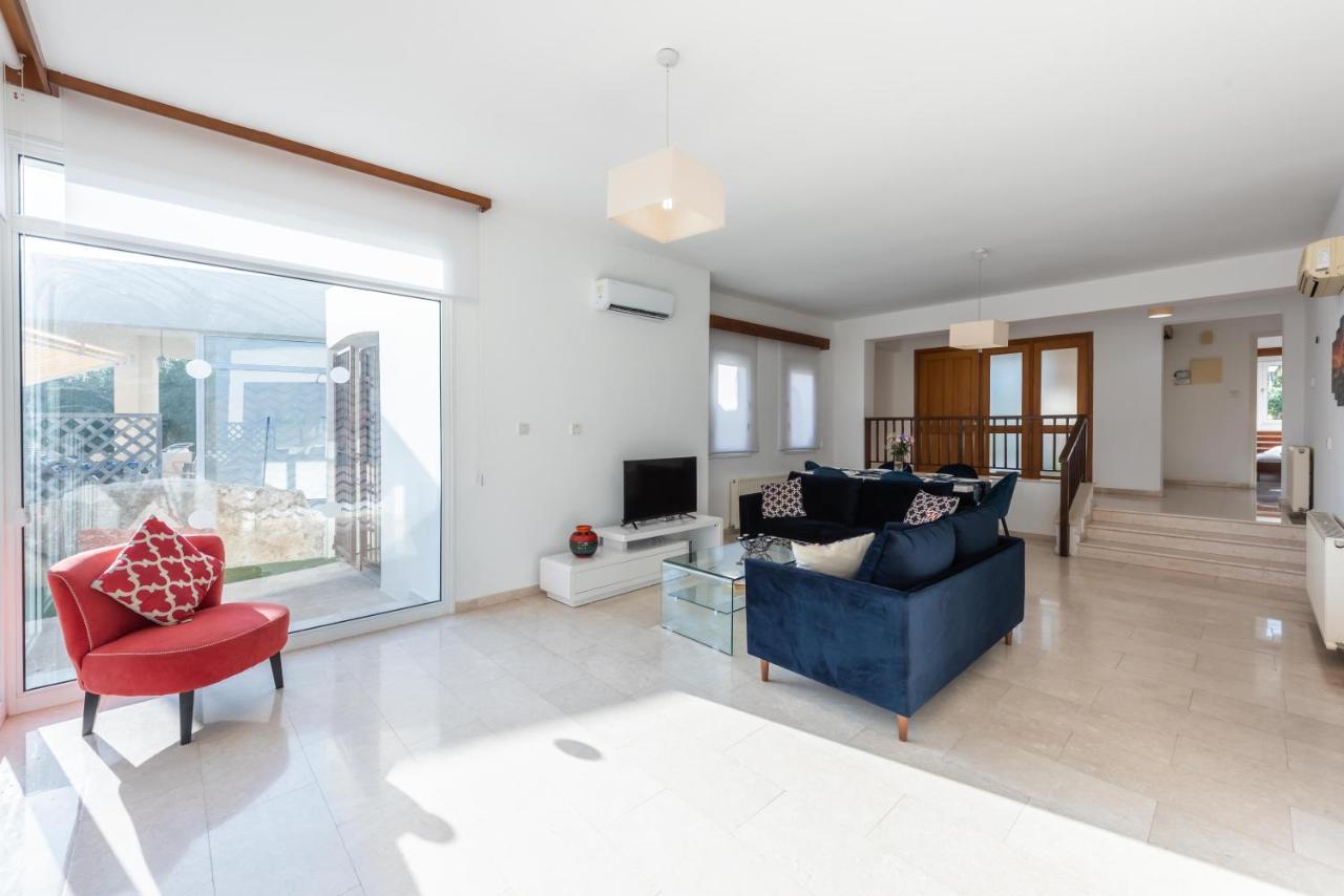 Villa Marina Sunrise By Ezoria Villas Coral Bay Buitenkant foto